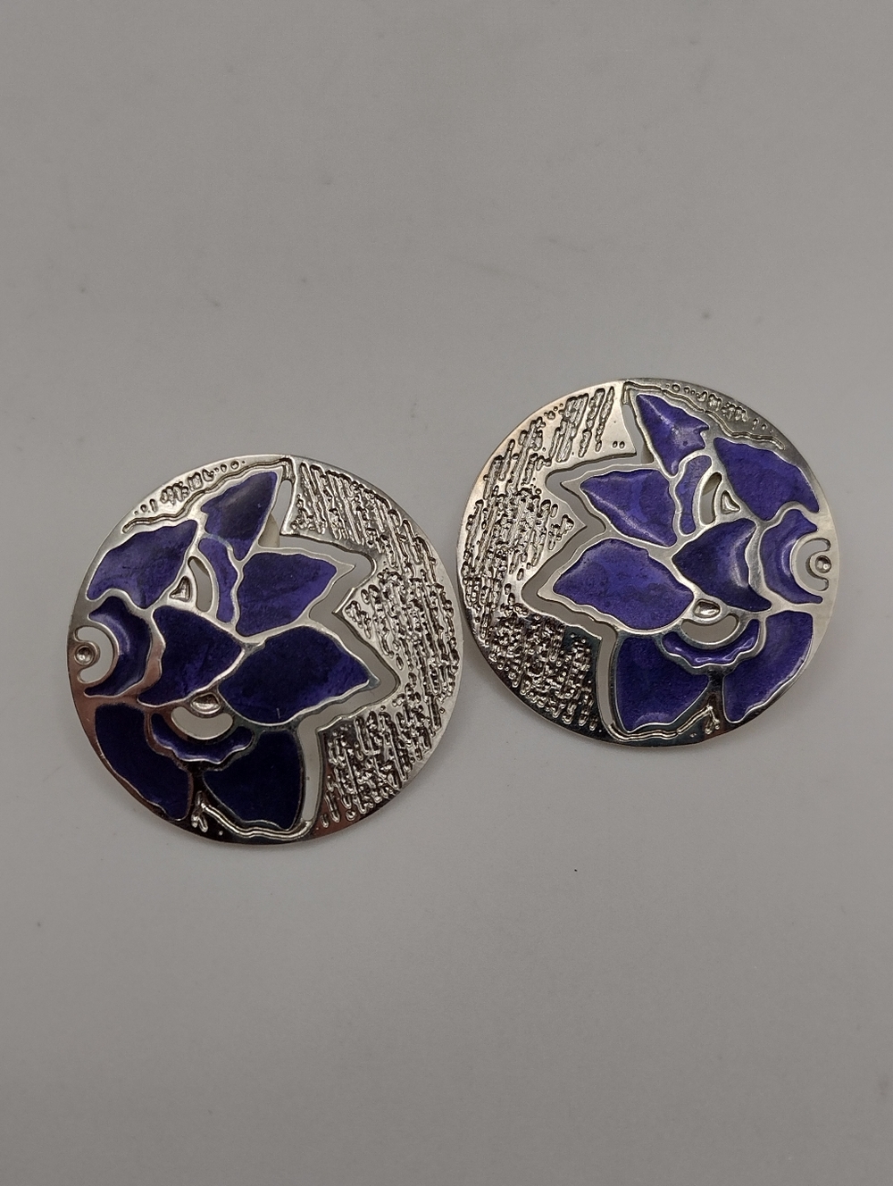 Vintage 80s Purple Flower & Silvertone Pierced Earrings